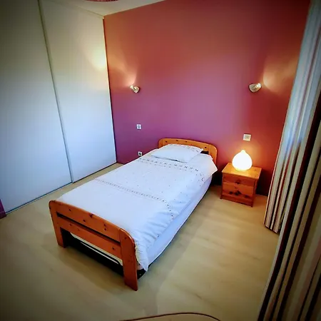 La Belle Ensoleillee, Piscine Privee בית נופש *