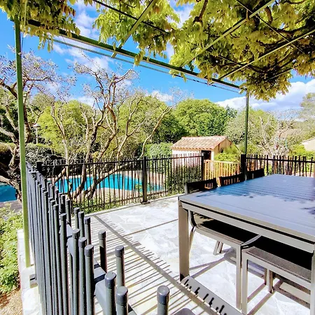 La Belle Ensoleillee, Piscine Privee בית נופש *
